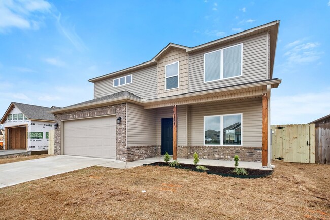 Building Photo - Spacious New Home! Make this house your home.