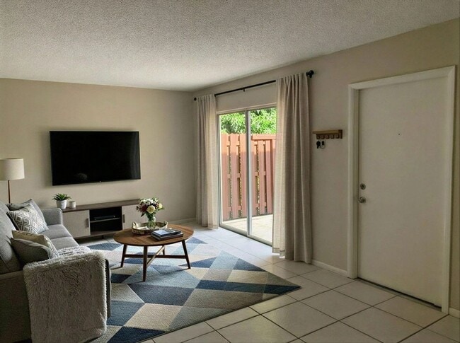 2 Bedroom 1.5 Bath 2 Story Townhouse - 2 Bedroom 1.5 Bath 2 Story Townhouse