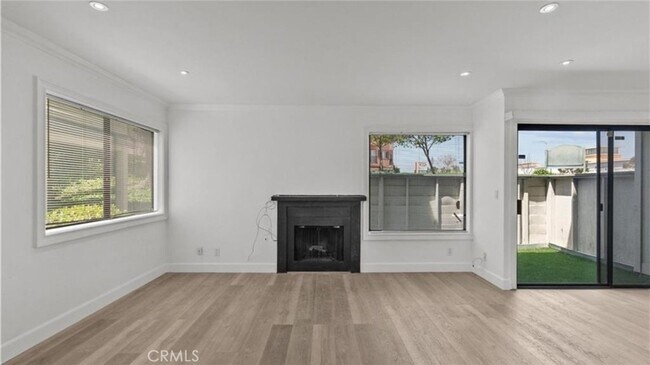 Building Photo - 10500 Sunland Blvd