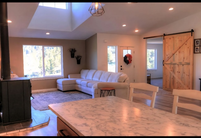 Building Photo - 3430 N Rdg Dr