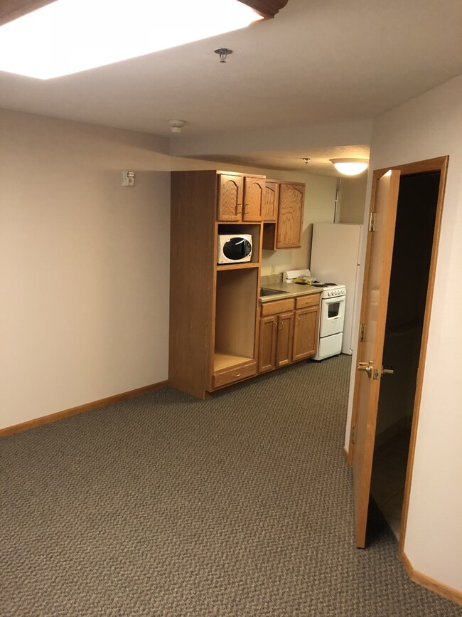 Building Photo - 150 Poppe Dr