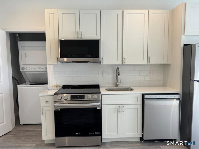 Building Photo - 27 Pearl St