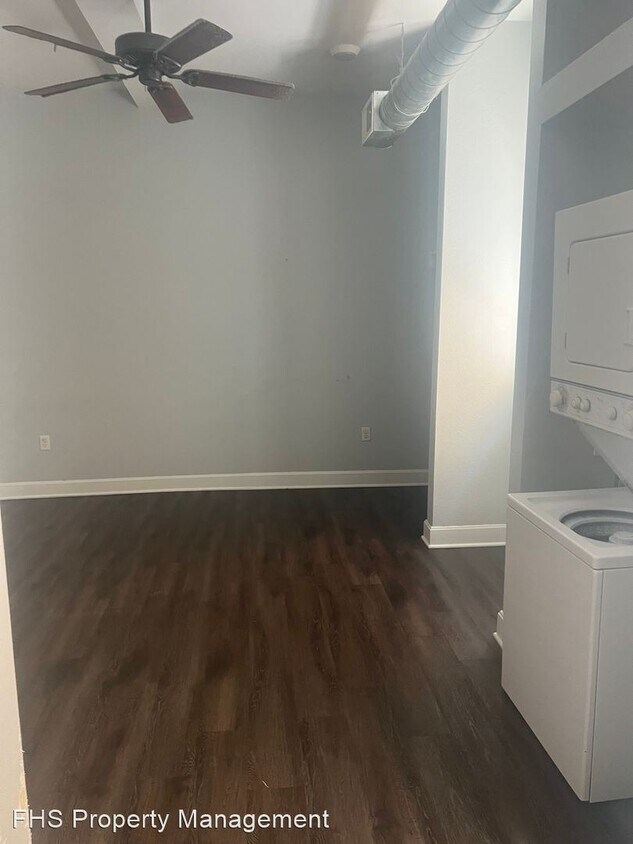 Foto del edificio - 1 br, 1 bath House - 302 W Commercial Unit...