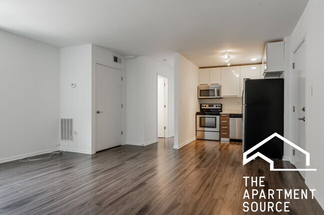 Building Photo - 925 W Carmen Ave