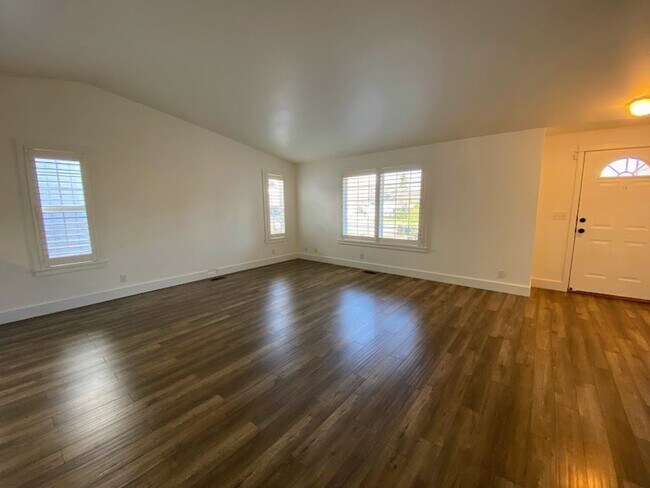Building Photo - 3 br, 2 bath House - 1762 Labona Dr
