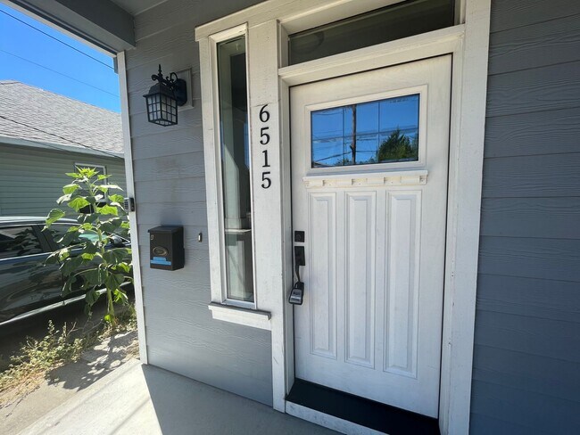 Building Photo - 6515 SE 81st Ave