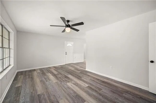 Foto del edificio - Single Family Residence