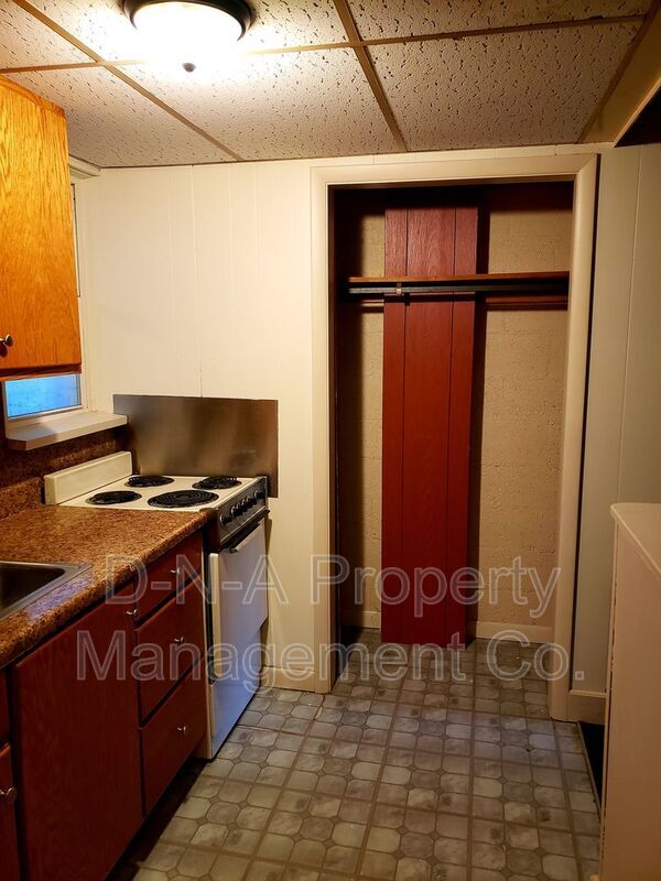 Building Photo - 115 3rd St