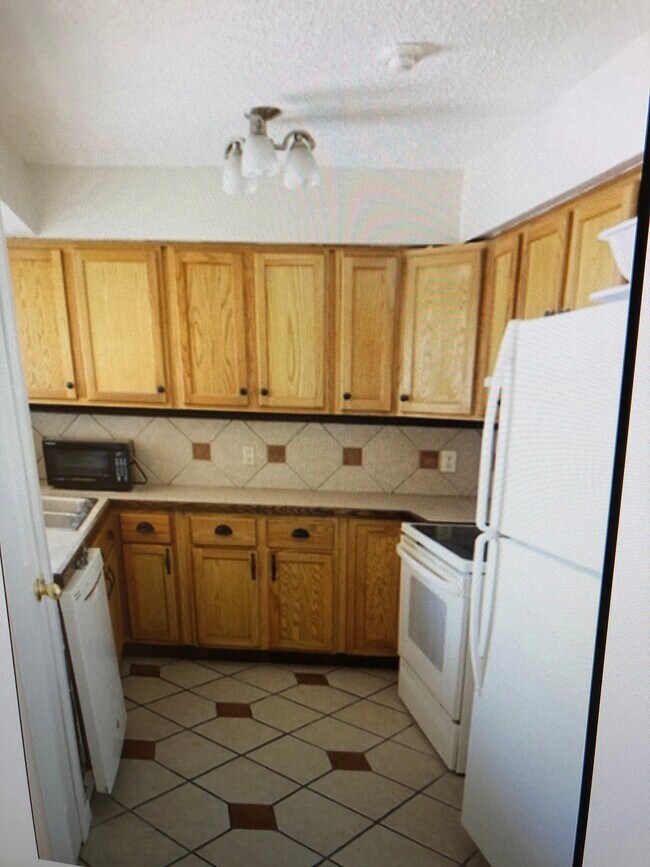 Foto del edificio - 2102 Hinkle Ave