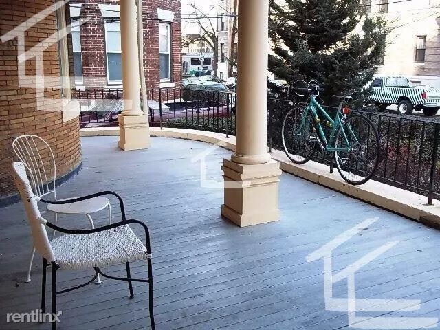 Foto del edificio - 3 br, 1 bath Condo - 186 Naples Rd Apt 2J