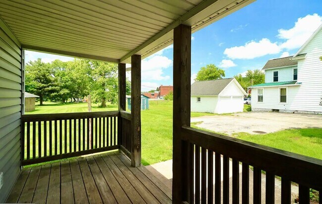 Foto del edificio - Charming 3-Bedroom Home with Office in How...