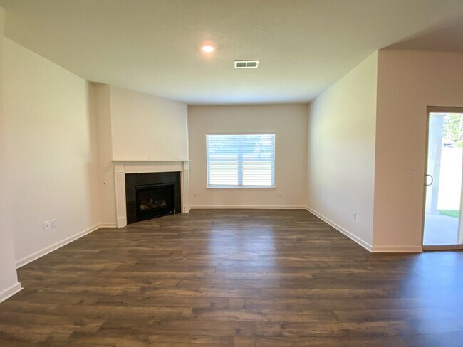 Foto del edificio - 4 bedroom 2 bath built by DR Horton in 2021