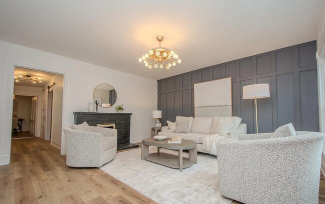 Foto del edificio - Updated & Beautiful 2 Bedroom Home with Private Backyard!