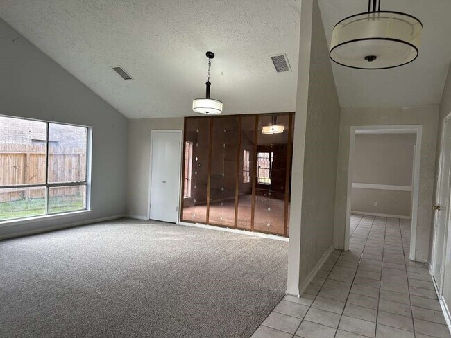 Foto del edificio - 7222 Northleaf Dr