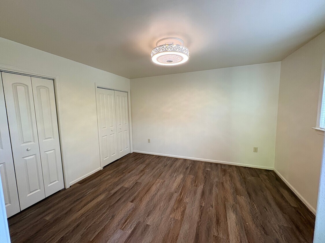 Foto del edificio - 6247 Jefferson Park Rd