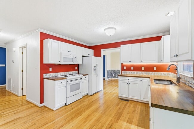 Foto del edificio - 1424 Brookwood Dr