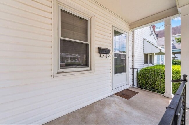 Photo - NORWOOD - 2 bed/1.5 bath with 1 car garage. Fenced yard House