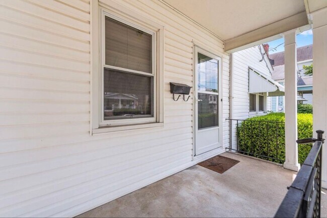 Building Photo - NORWOOD - 2 bed/1.5 bath with 1 car garage. Fenced yard