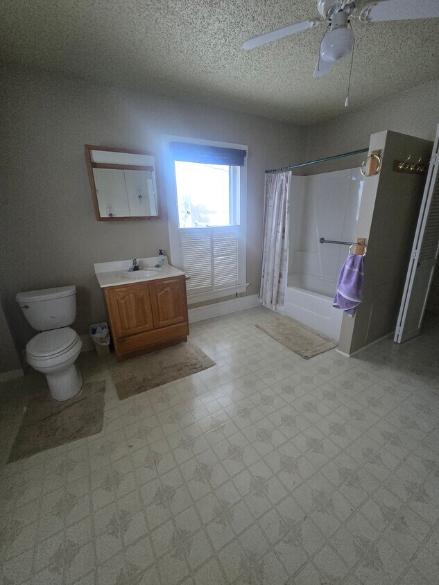 Foto principal - 708 E 4th St