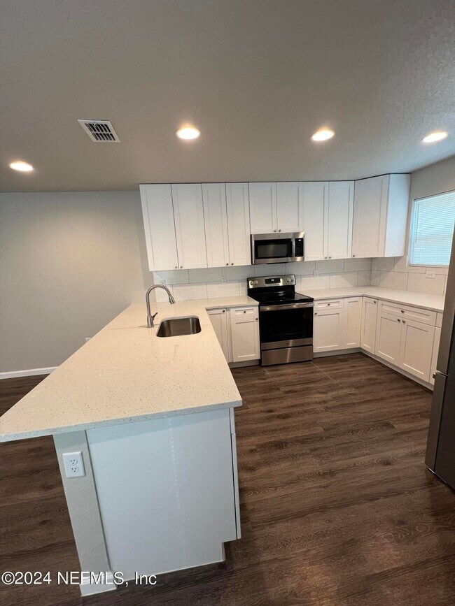 Building Photo - 7249 Arlet Dr