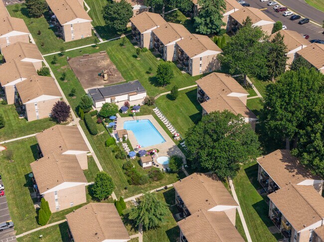 Foto del edificio - Top Of The Hill Apartments