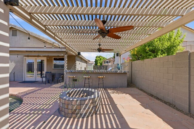 Foto del edificio - Resort-Style Gilbert Living with Private Pool & Outdoor Kitchen!