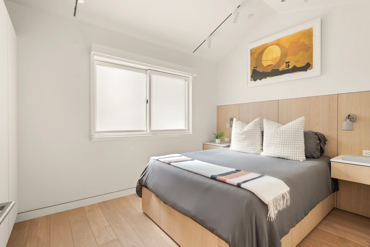 Building Photo - 211 W Main St