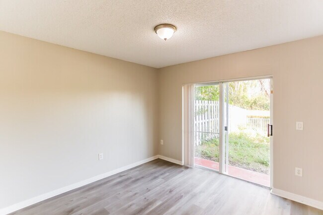 Foto del edificio - 15321 SW 46th Ct