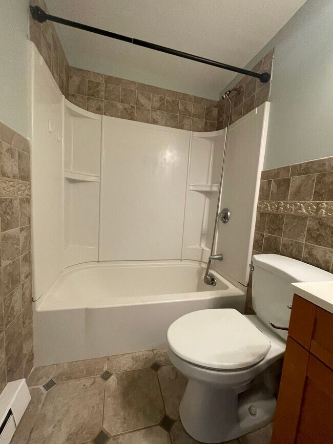 Foto del edificio - Recently updated 2 bedroom condo in charmi...