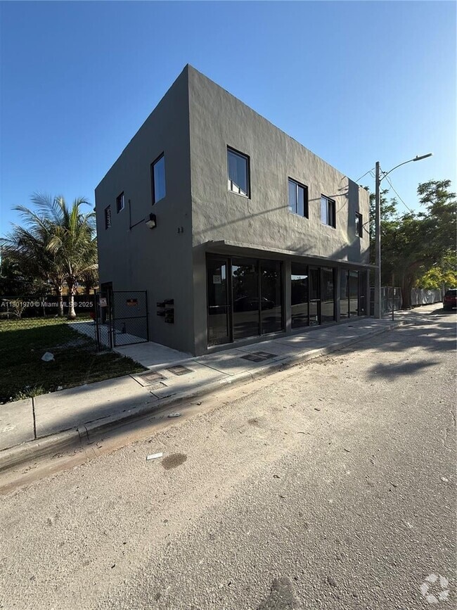 Building Photo - 214 NW 11th St