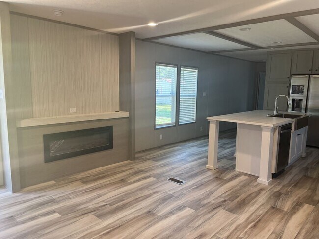 Foto del edificio - 216 Redwood Dr