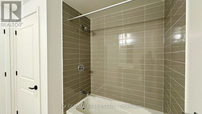 Photo du bâtiment - 2343 Khalsa Gate