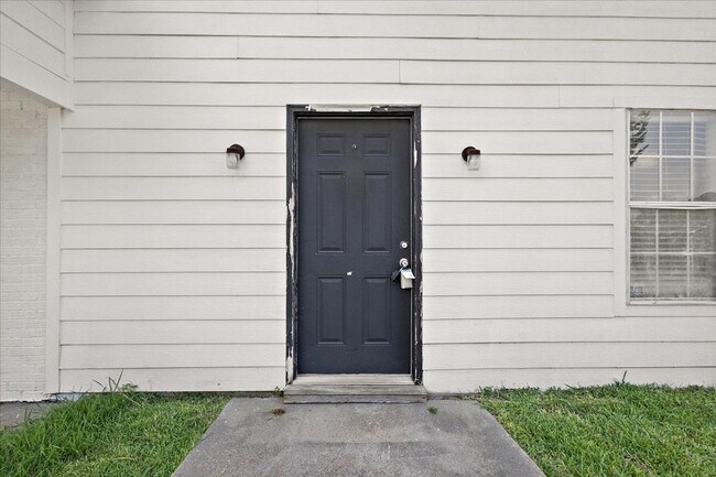 Building Photo - Adorable 3 bed 2 bath Townhome