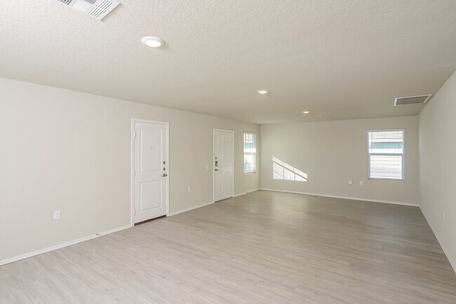 Foto del edificio - 13115 Ashworth Blvd