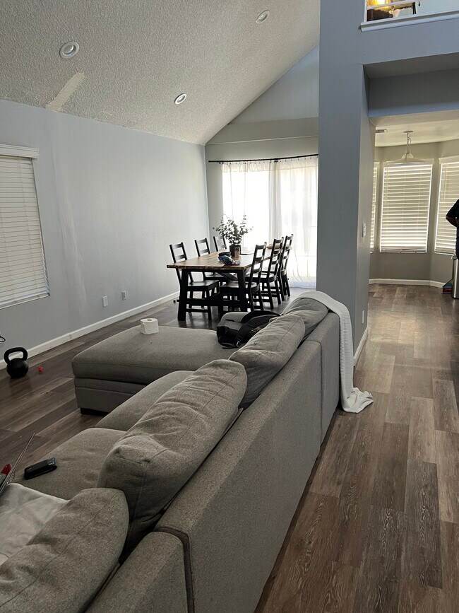 Building Photo - 5127 Sunburst Dr