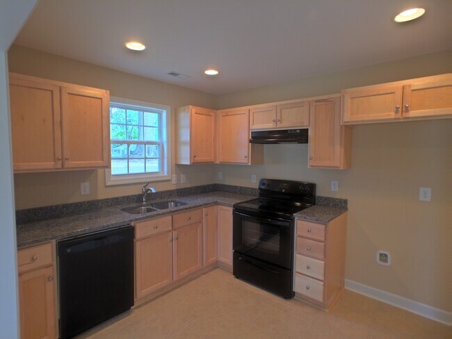 Building Photo - Newer construction townhouse!