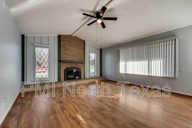 Building Photo - 2733 Colonial Dr