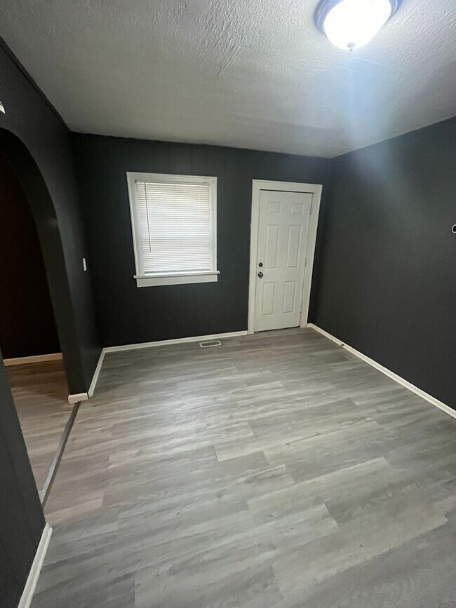 Foto del edificio - $795 - 2 bed 1 bath - Duplex