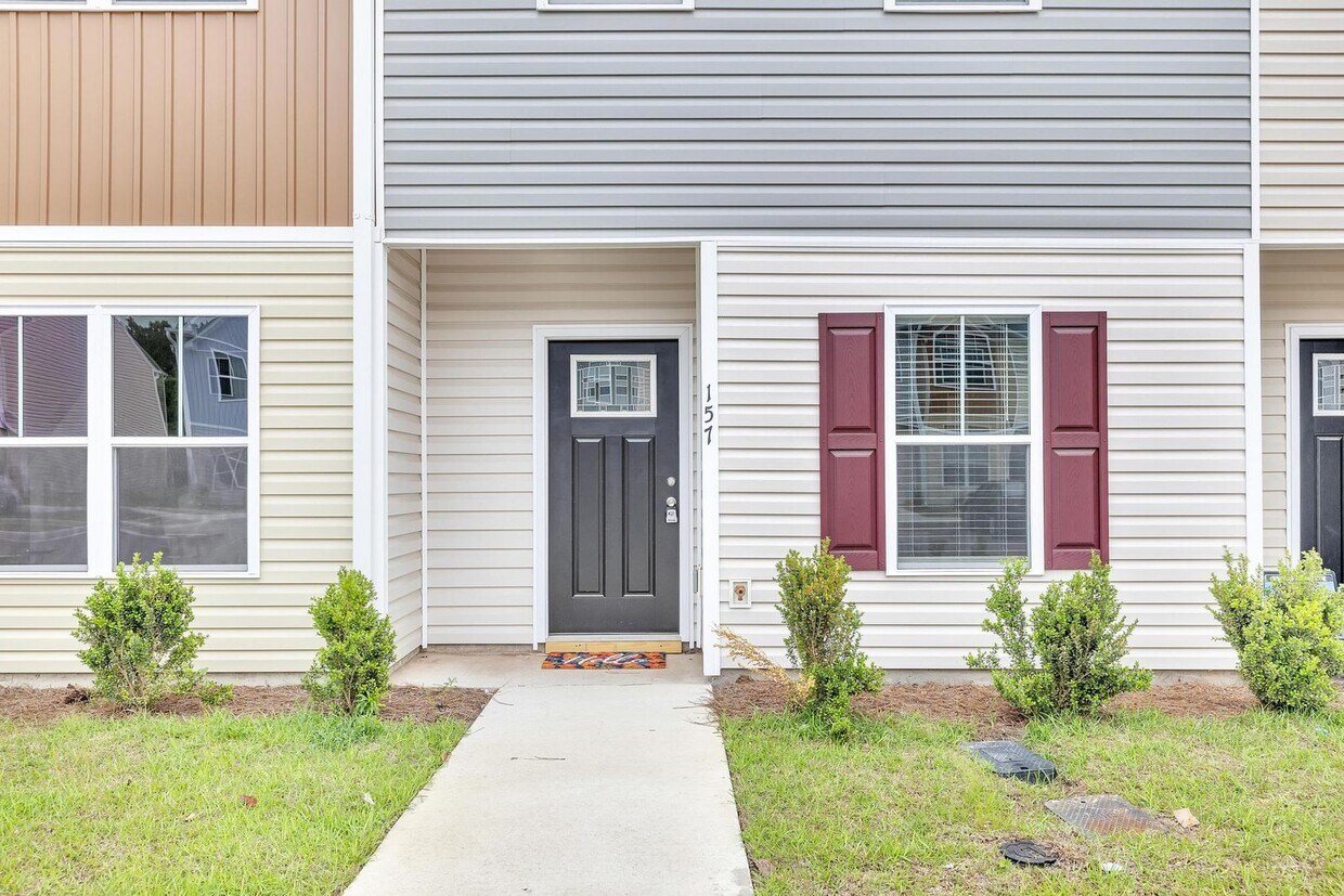 Foto principal - Buckhorn Townhome Available in February!