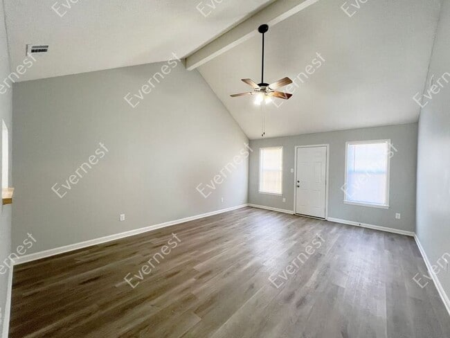 Building Photo - 2228 Hometown Dr