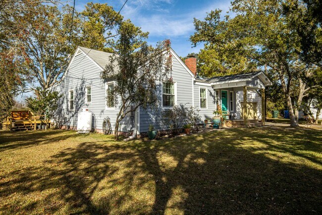 Foto del edificio - Marsh View Beaufort Home Available Now