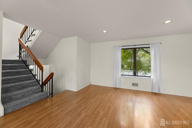 Foto del edificio - 65 Diamond Ln