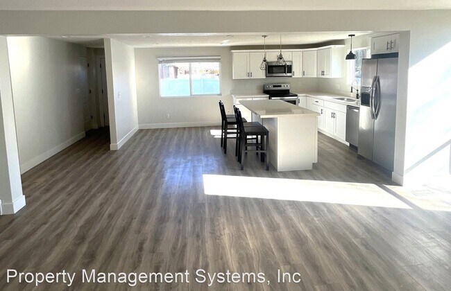 Foto del edificio - 5 br, 2 bath House - 1545 W Leland Dr (742...