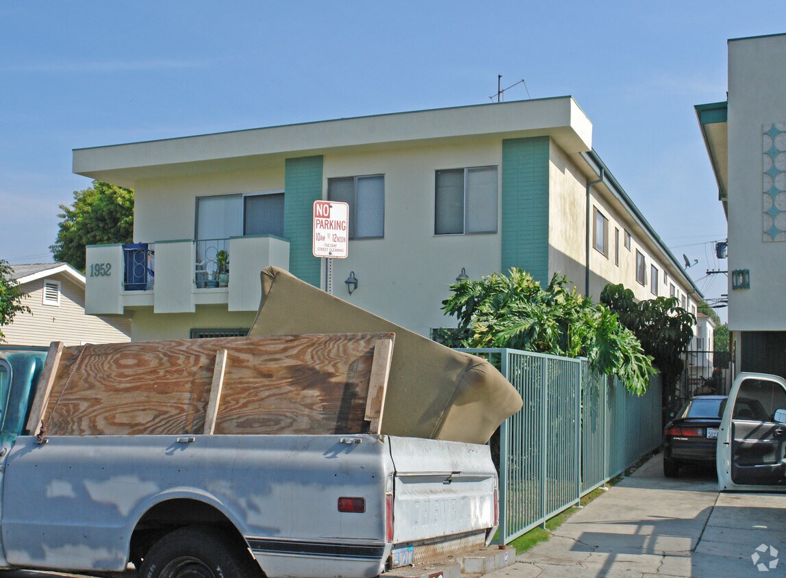 Building Photo - 1952 S Holt Ave