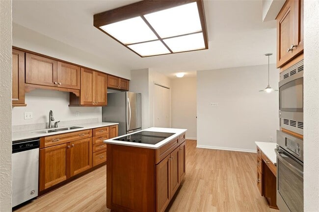 Building Photo - 18161 Bal Harbour Dr