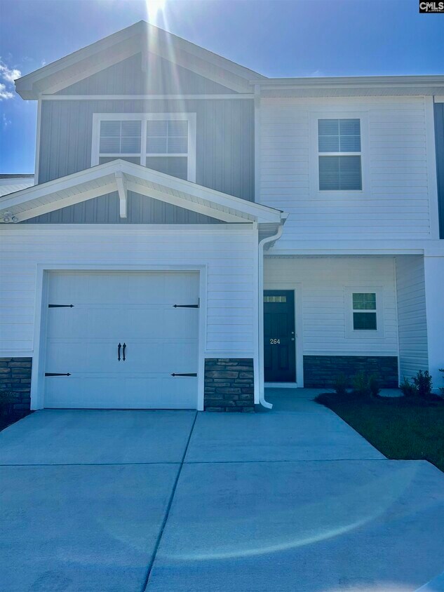 Primary Photo - 264 S Lake Ct