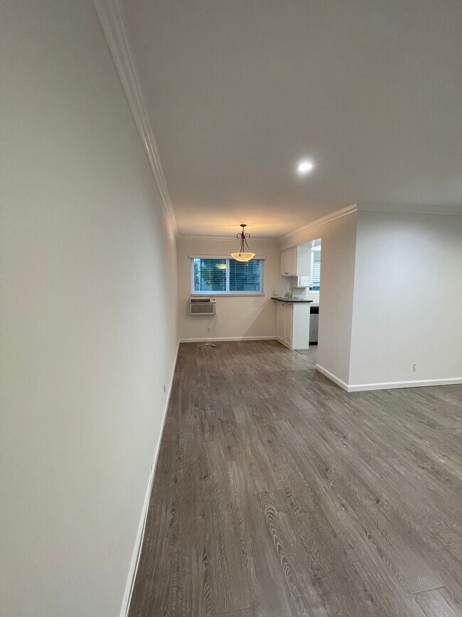 Building Photo - 333 S Reeves Dr