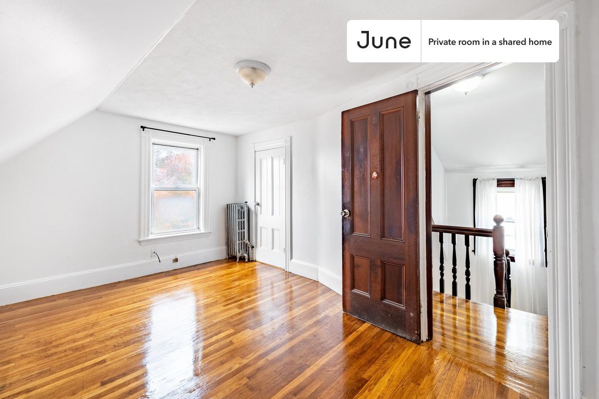 Private bedroom in 7 bed/1 bath Home Room for Rent in Somerville, MA