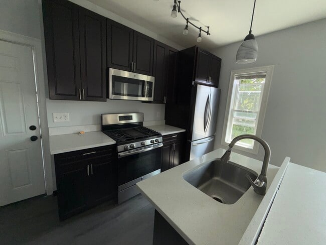 Building Photo - 615 N Montello St