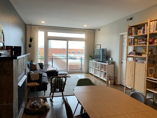 Foto del edificio - 6135 N Broadway St